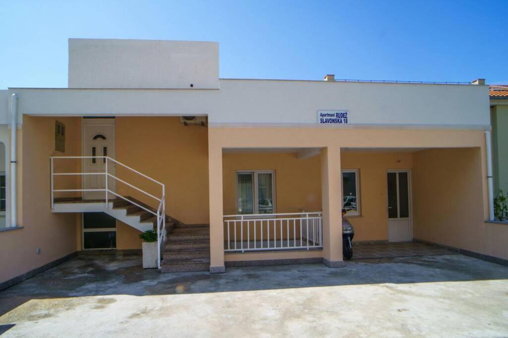 מאקרסקה Lovely Studio Apartment For 2 Free Private Parking מראה חיצוני תמונה