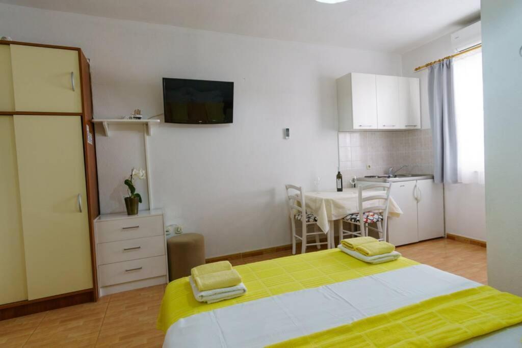 מאקרסקה Lovely Studio Apartment For 2 Free Private Parking מראה חיצוני תמונה
